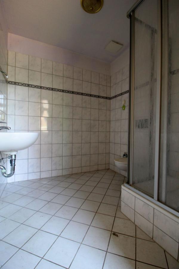 Badezimmer Seitenfl�gel Mehrfamilienhaus K�then