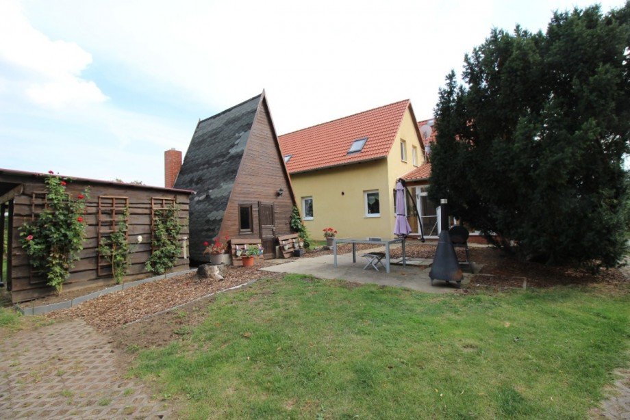 Gartenbereich mit Finnh�tte Einfamilienhaus K�nnern