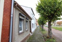 Ansicht vorn mit Stra�e Ohne K�uferprovision! Kleines Reihenhaus zum g�nstigen Preis