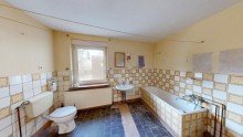 Badezimmer Ohne K�uferprovision!!! Gro�z�giges Einfamilienhaus in N�he von K�then f�r den Handwerker
