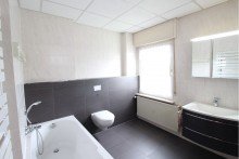 Bad im OG Ohne K�uferprovision!!! Gepflegtes Reihenhaus mit wundersch�ner Eigent�merwohnung und Mieteinnahme