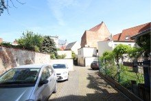 PKW-Stellplatz Ohne K�uferprovision!!!  Charmante 2-Zimmer-Wohnung mit Renovierungsbedarf
