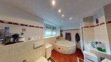 Bad im Haupthaus PROVISIONSFREI!!! Tolles Einfamilienhaus mit G�stehaus und Pool in l�ndlicher Alleinlage