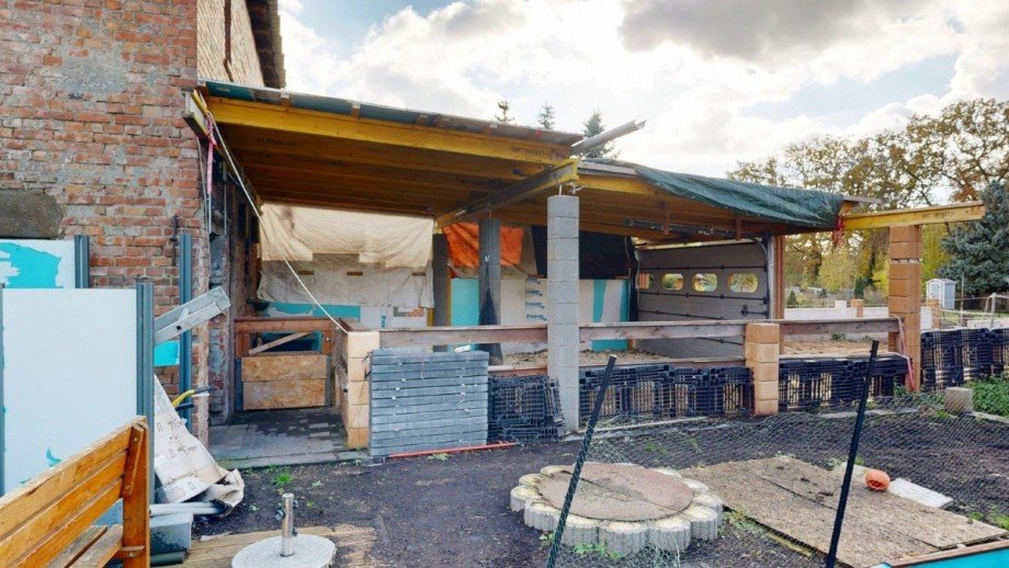 Offenstall f�r die Pferde Einfamilienhaus K�then