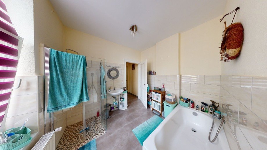 Bad im EG Reihenmittelhaus K�then