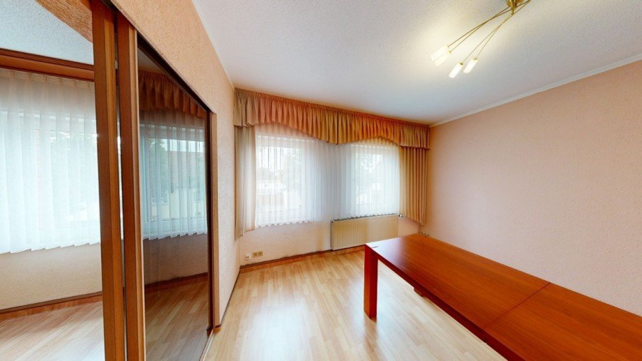 Esszimmer im OG Zweifamilienhaus K�then