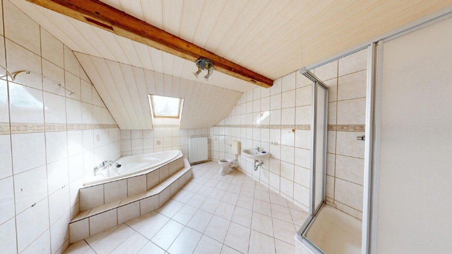 Bad im DG Zweifamilienhaus Dornbock