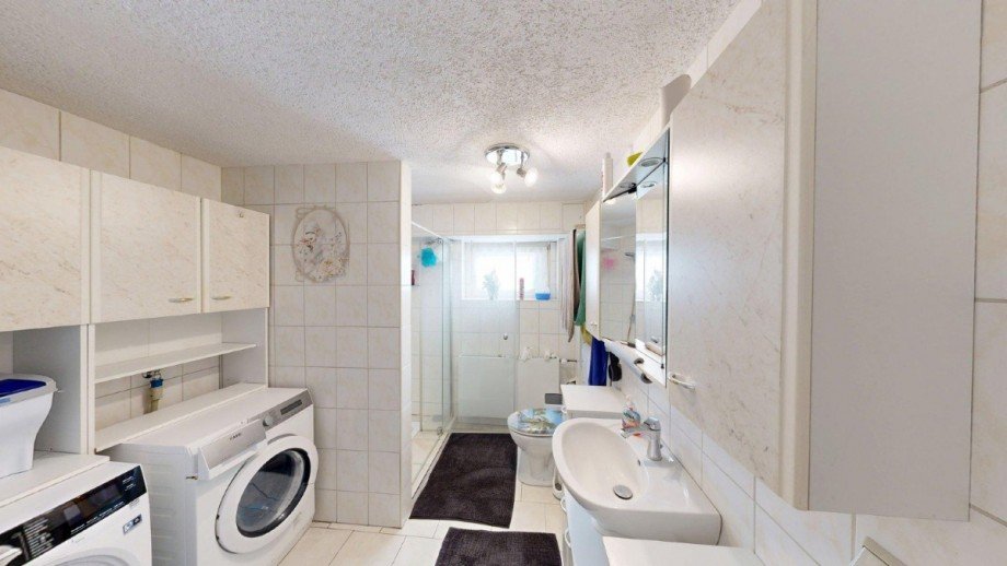 Bad im UG Einfamilienhaus W�rbzig