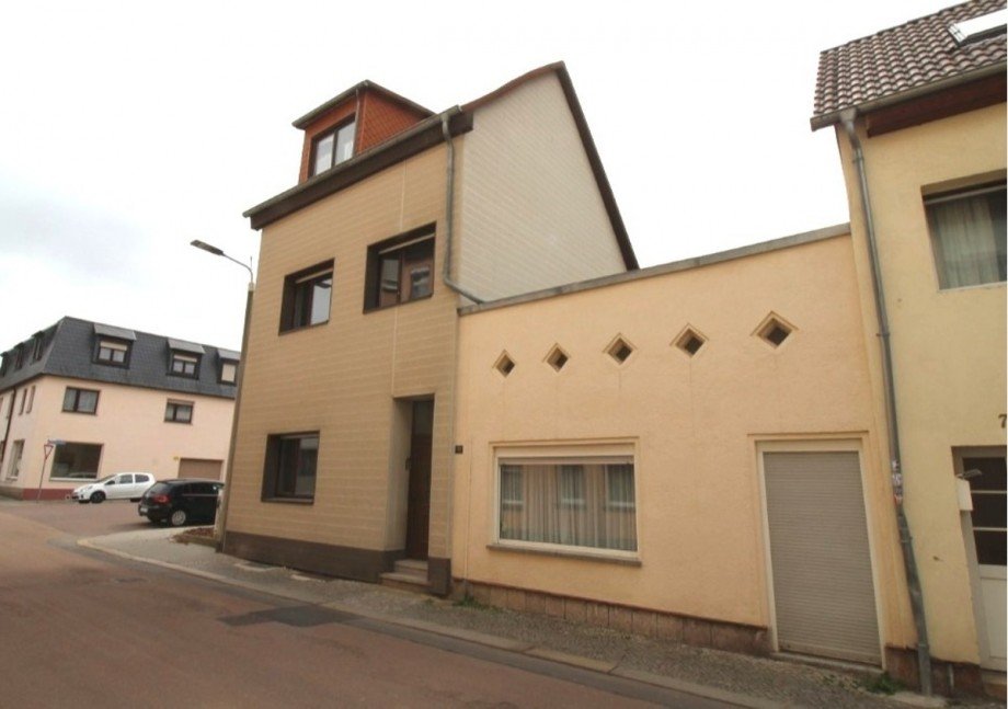 Vorderansicht Wohnhaus Reihenendhaus K�then