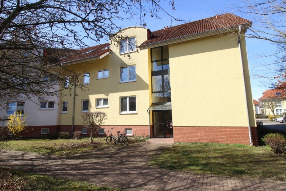 Vorderansicht mit Hauseingang Dachgeschosswohnung K�then