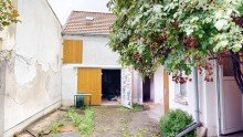 Hintergeb�ude Reihenhaus in Aken mit Renovierungsbedarf