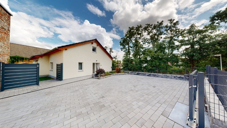 Parkfl�che f�r 3 PKW vor dem Haus Bungalow Osternienburger Land