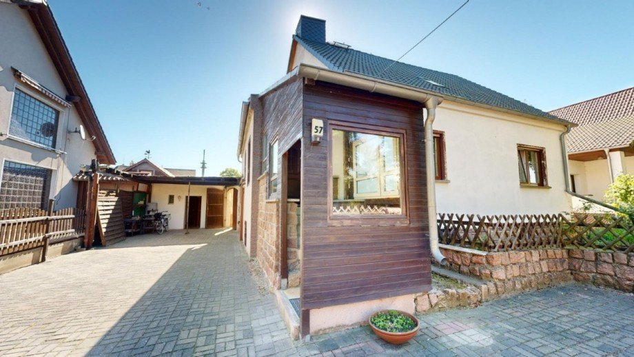 Eingangsbereich mit PKW-Stellpl�tzen Einfamilienhaus K�then