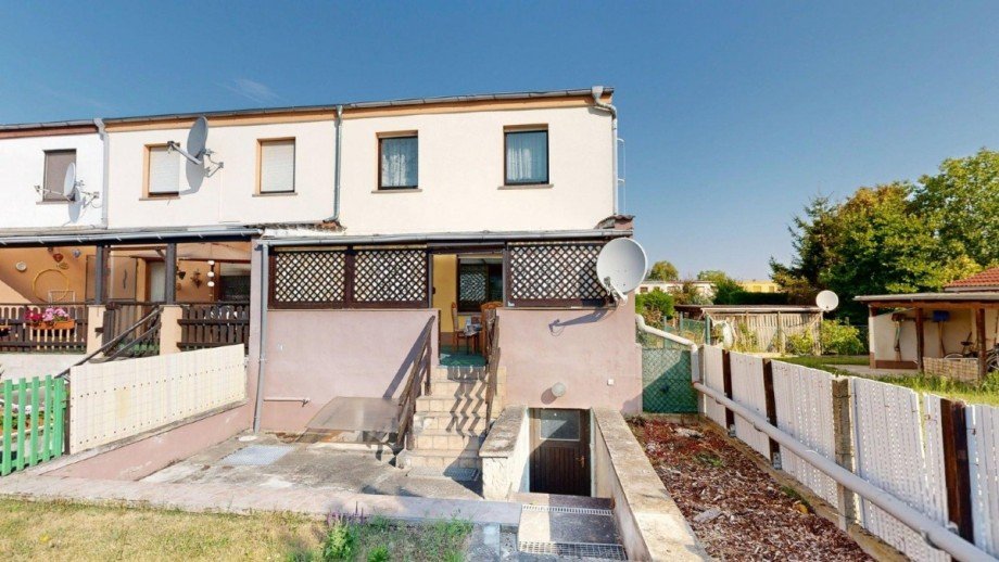 R�ckansicht Wohnhaus Reihenendhaus Gr�bzig