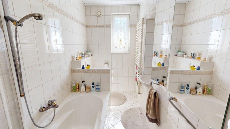 Badezimmer OG Zweifamilienhaus Aken