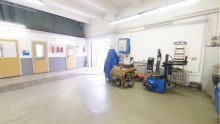 Innenansicht Werkstatt Der Traum von der Selbstst�ndigkeit kann hier wahr werden-KFZ-Werkstatt mit guter Verkehrsanbindung