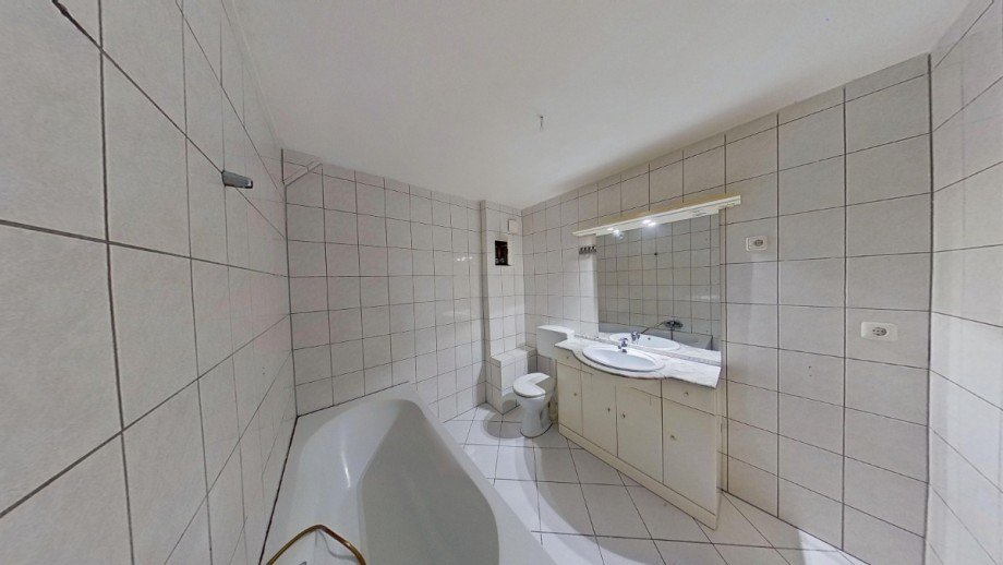 Badezimmer Dachgeschosswohnung K�then/ Anhalt