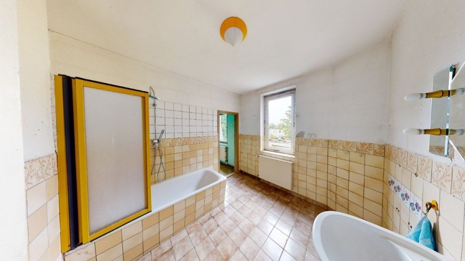 Bad im OG Reihenmittelhaus K�then