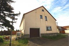 Giebelansicht links mit Garageneinfahrt Ohne K�uferprovision!!! Gro�es Platzangebot und ideal f�r den Handwerker