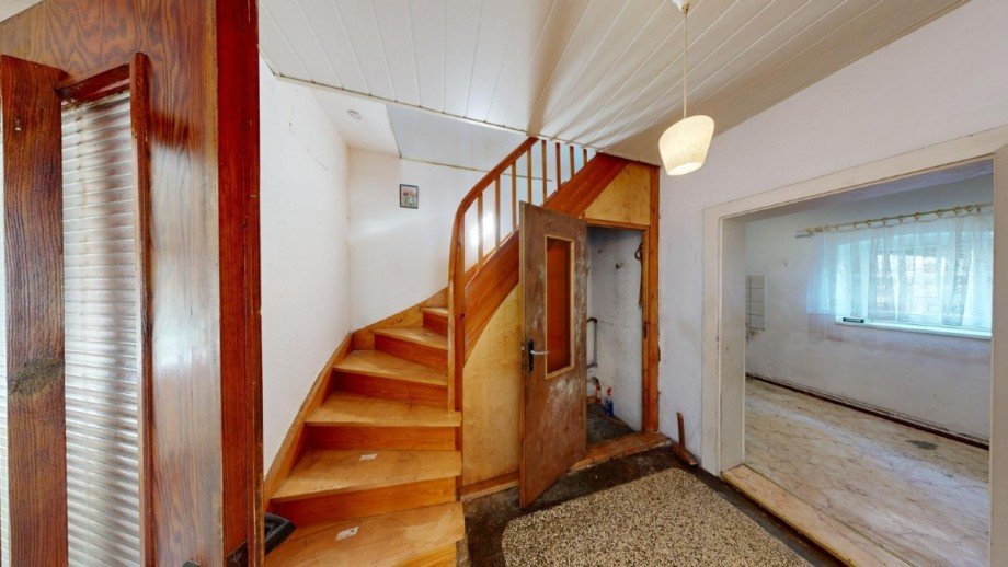 Flur mit Treppe zum DG Reihenendhaus S�dliches Anhalt