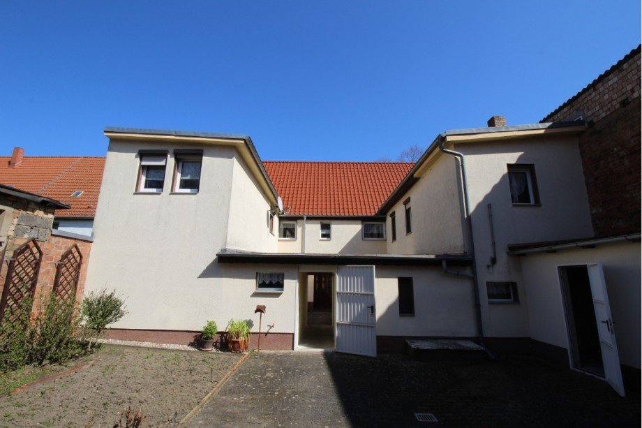 Zuweg von Garten zum Innehof Etagenwohnung Radegast