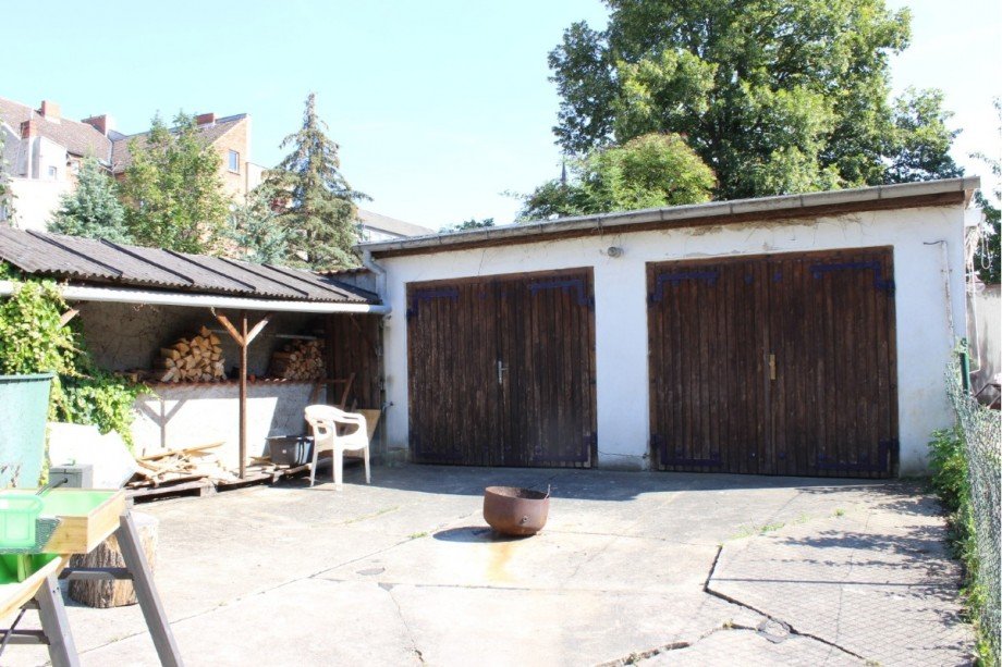 Garagen in Gartenbereich Wohn- / Gesch�ftshaus K�then