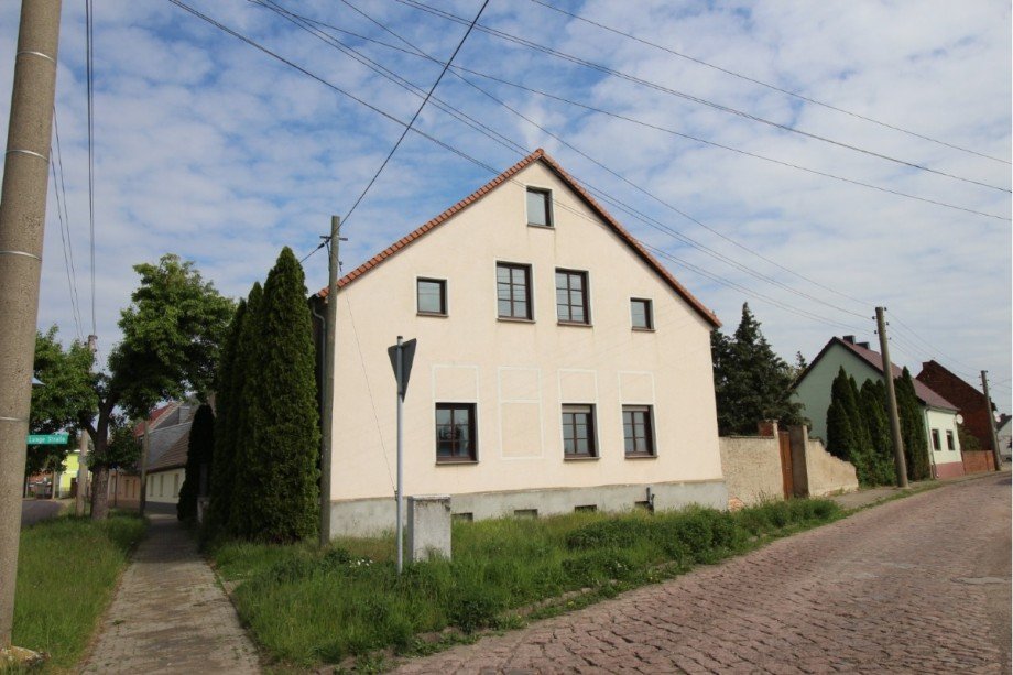 Giebelansicht rechts Zweifamilienhaus Dornbock