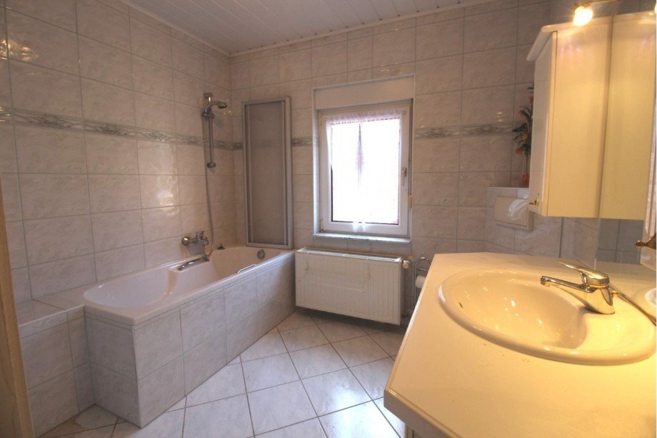 Badezimmer Wohnung 2 Wohn- / Gesch�ftshaus S�dliches Anhalt