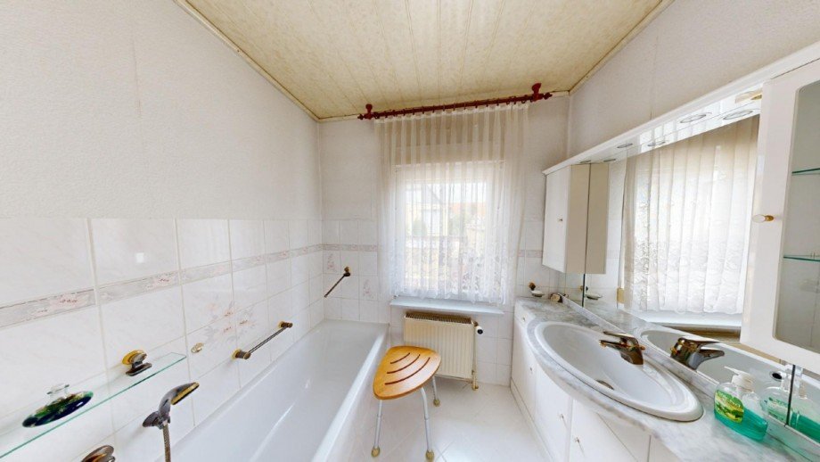 Badezimmer Doppelhaush�lfte Gr�bzig