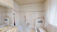 Badezimmer Ohne K�uferprovision! Freistehendes EFH mit gro�em Hof & einzigartigem Garagenensemble in K�then