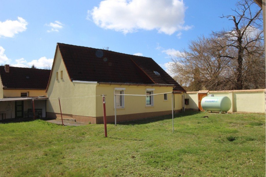 R�ckansicht Wohnhaus Einfamilienhaus S�dliches Anhalt