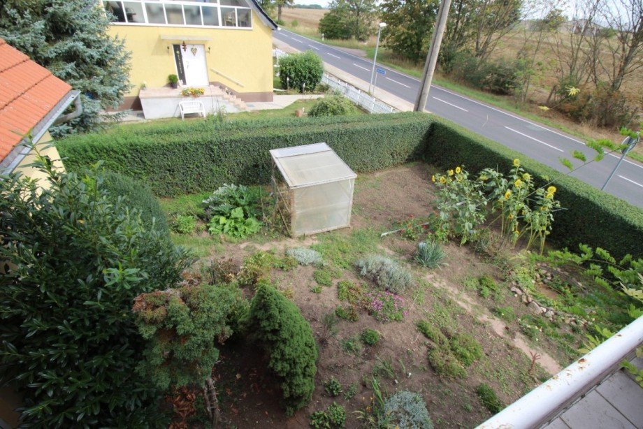 Blick vom Balkon in den Hausgarten Einfamilienhaus K�nnern