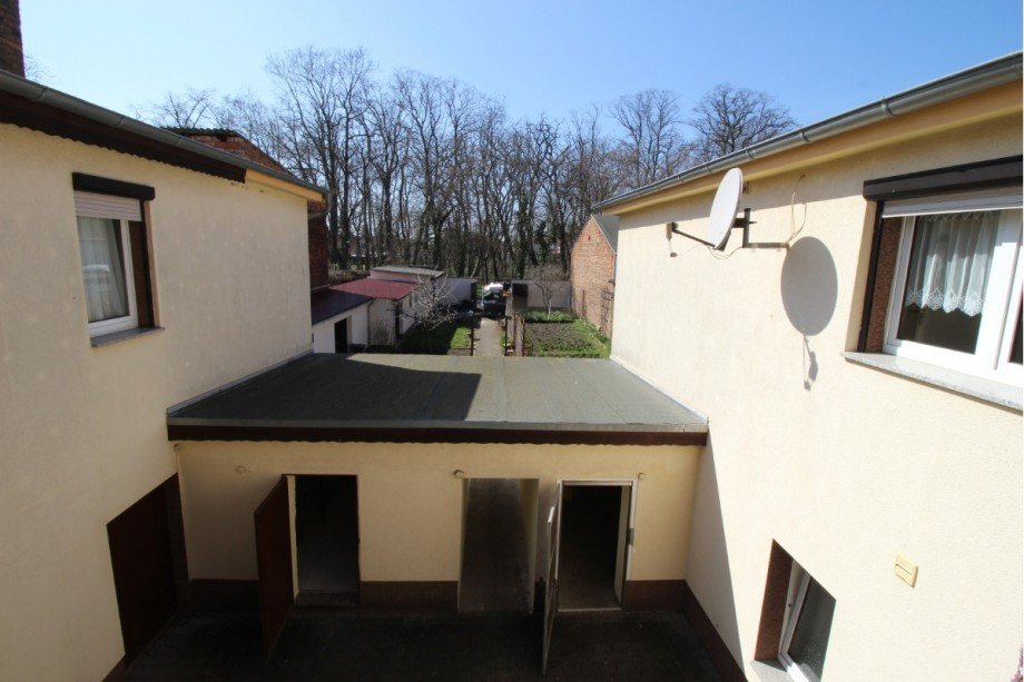 Blick in Hof und Garten Etagenwohnung Radegast