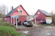 Vorderansicht mit Carport PROVISIONSFREI!!! Tolles Einfamilienhaus mit G�stehaus und Pool in l�ndlicher Alleinlage