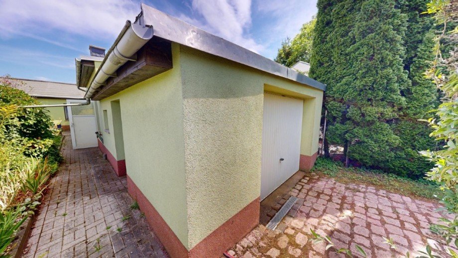 Blick auf Garage Bungalow K�then