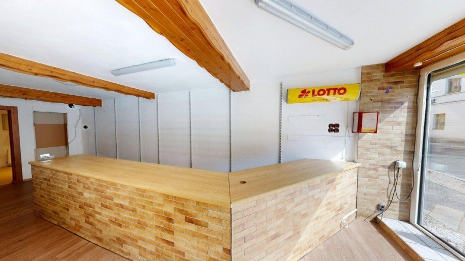 Ladenlokal rechts Reihenmittelhaus K�then