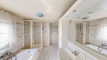 Badezimmer DG Ohne K�uferprovision! Landleben deluxe ? Platz f�r zwei Familien & jede Menge Ideen!