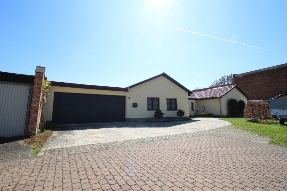 Vorderansicht Einfamilienhaus K�then - Porst
