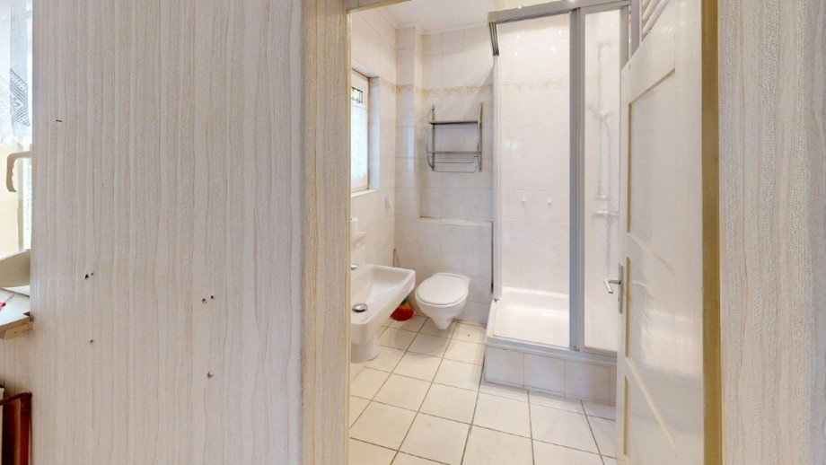 Bad im DG Reihenmittelhaus Aken