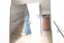 Treppenhaus 2-Raum-Dachgeschosswohnung im Wohnpark West