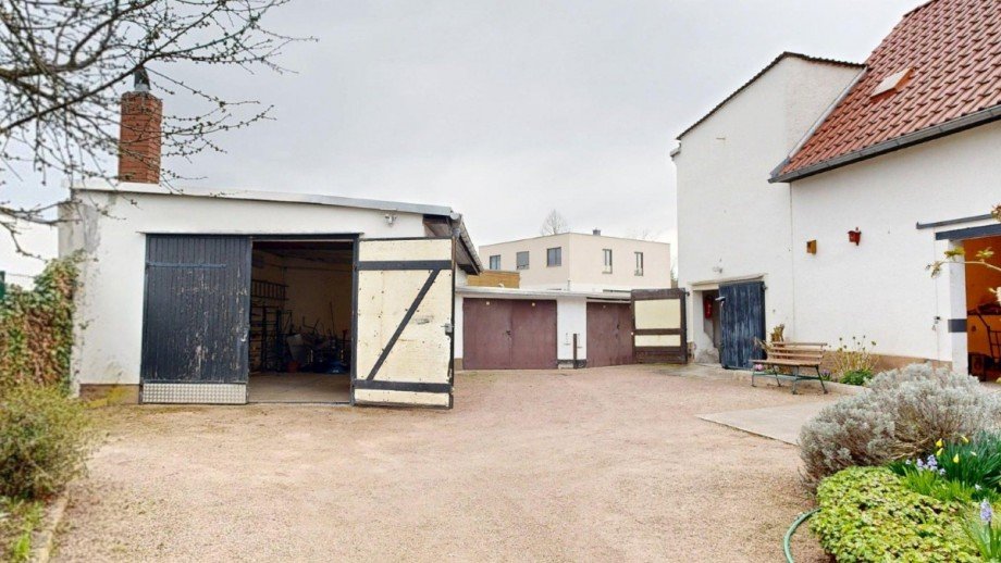 Blick auf LPG-Garage Einfamilienhaus K�then