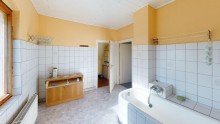 Bad im DG Ohne K�uferprovision!!! Freistehendes Einfamilienhaus mit viel Potenzial