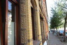 Fassadendetails Ohne K�uferprovision! Attraktive Renditewohnung in gepflegtem Mehrfamilienhaus