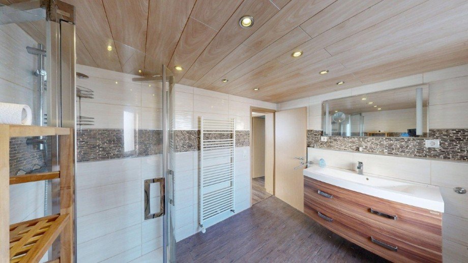 Badezimmer im DG Einfamilienhaus K�nnern