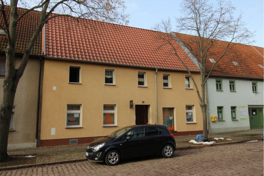 Hausfront Etagenwohnung Radegast