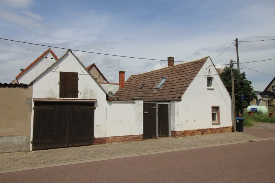 Vorderansicht Wohnhaus mit 1. Gargage Reihenendhaus Trebbichau an der Fuhne