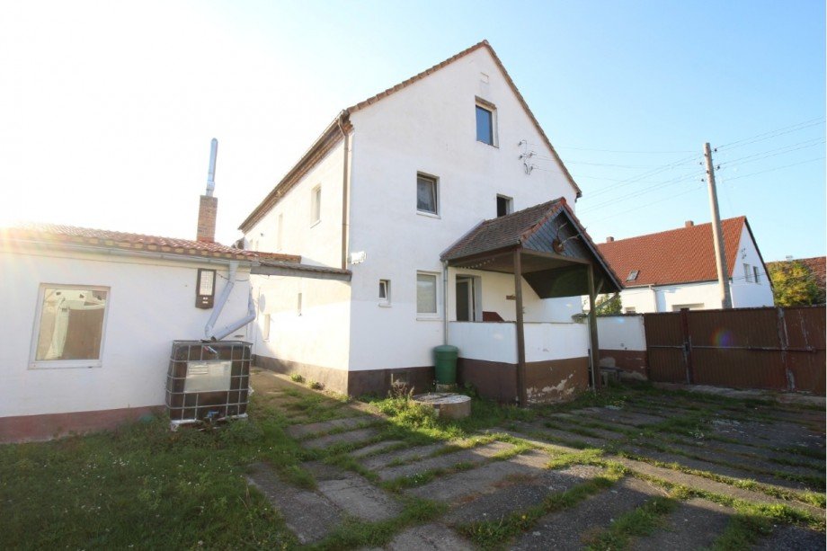 Ansicht Wohnhaus seitlich Mehrfamilienhaus Aken