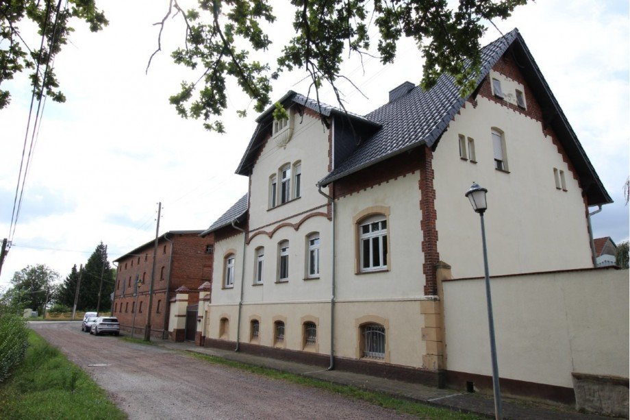 Wohnhaus von Stra�e aus gesehen Bauernhaus S�dliches Anhalt OT Pfriemsdorf