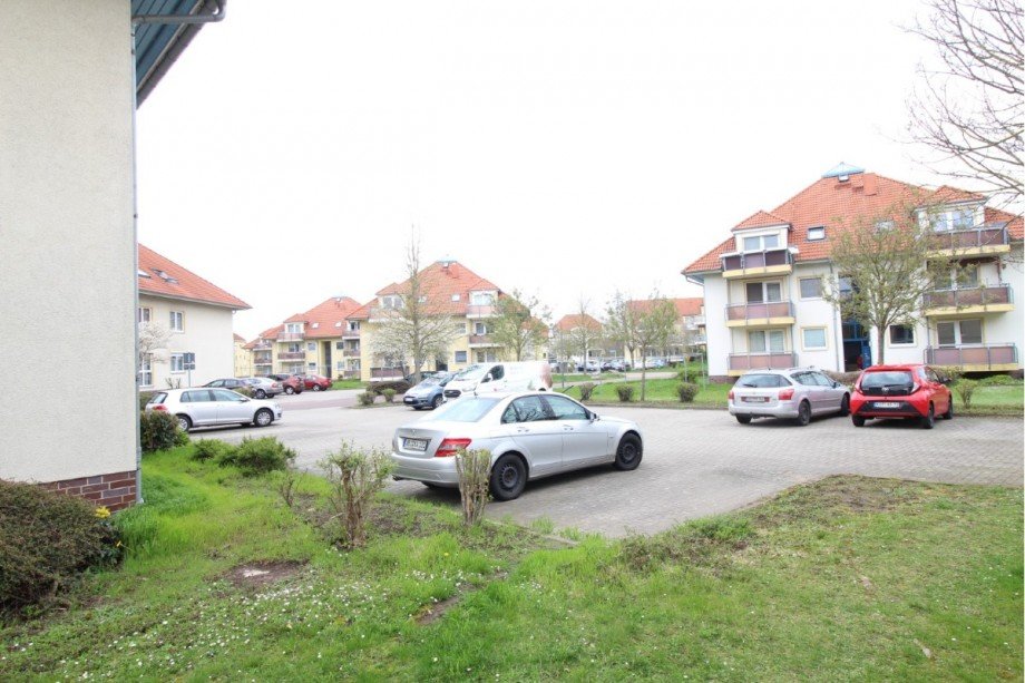 KFZ-Stzellpl�tze Erdgeschosswohnung K�then