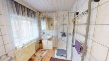 Bad OG Reihenhaus in Aken mit Renovierungsbedarf